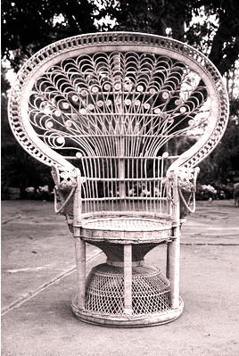 peacock-linda-vintage-wicker-peacock-chair-natural-english-england-garage-sale-find-yard-garden-outdoor-furniture